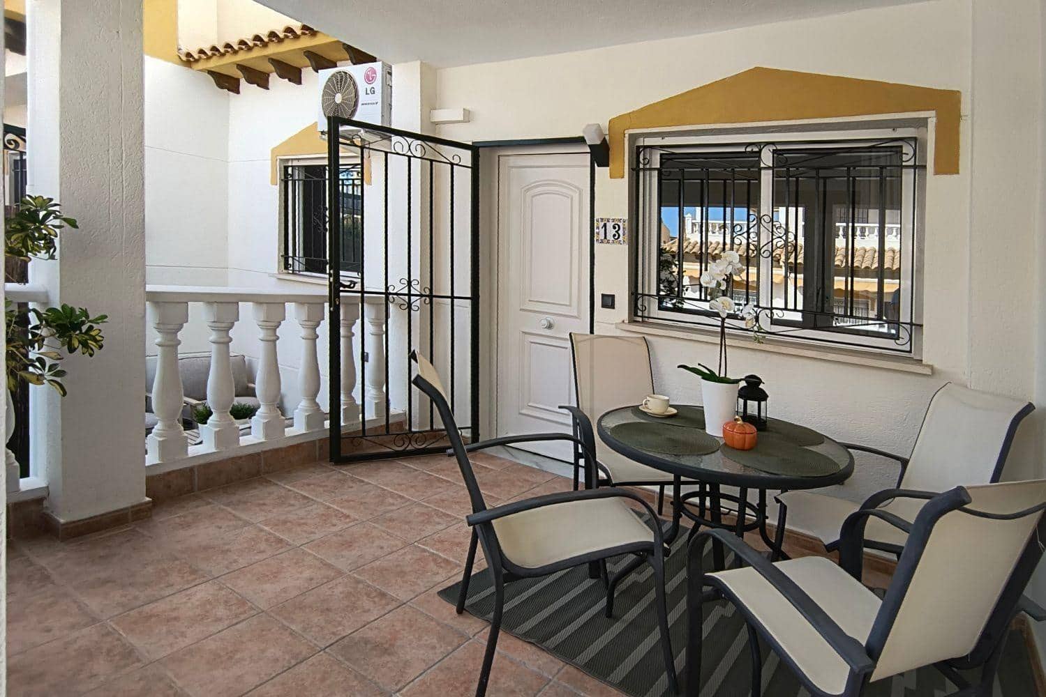 3 soverom Hus til salgs i Orihuela Costa med svømmebasseng - € 279 000 (Ref: 9136286)