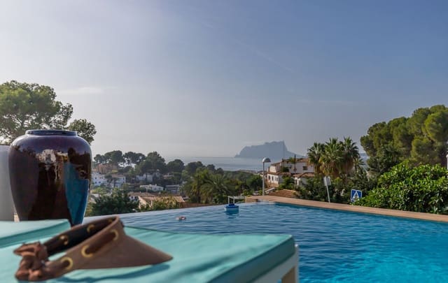 9 soveværelse Villa til salg i Moraira, Teulada-Moraira med swimmingpool - € 1.750.000 (Ref: 9138632)