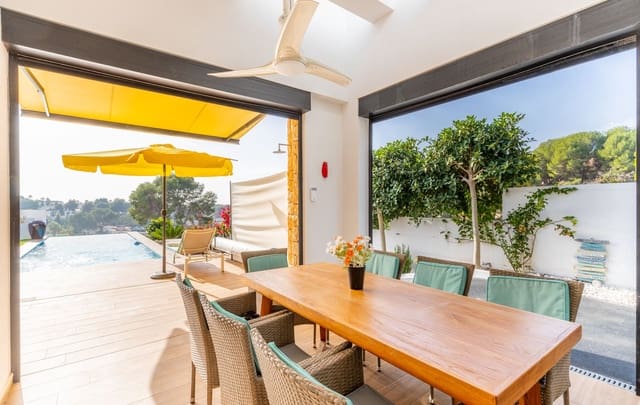 9 soveværelse Villa til salg i Moraira, Teulada-Moraira med swimmingpool - € 1.750.000 (Ref: 9138632)