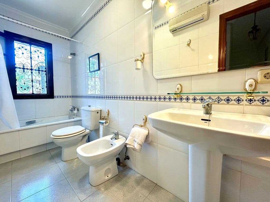 4 bedroom Villa for sale in La Zenia - € 585,000 (Ref: 9146761)