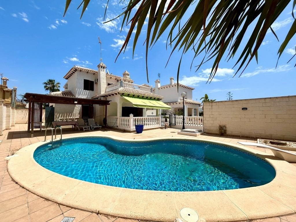 4 bedroom Villa for sale in La Zenia - € 585,000 (Ref: 9146761)