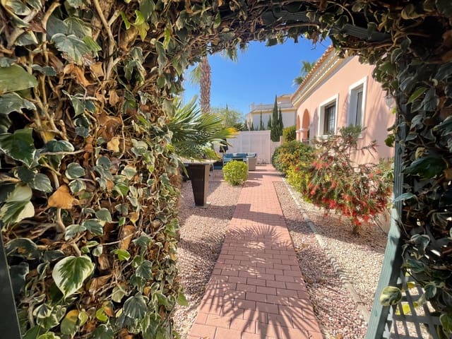 3 soverom Villa til salgs i La Marina, Elche / Elx med svømmebasseng - € 1 155 (Ref: 9148658)