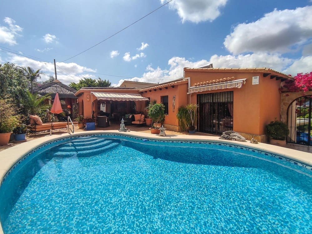 4 slaapkamer Villa te koop in Orba met zwembad - € 599.000 (Ref: 9180420)