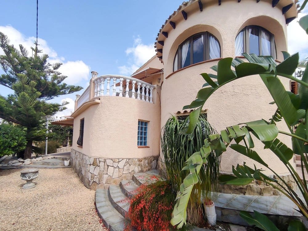 4 slaapkamer Villa te koop in Orba met zwembad - € 599.000 (Ref: 9180420)