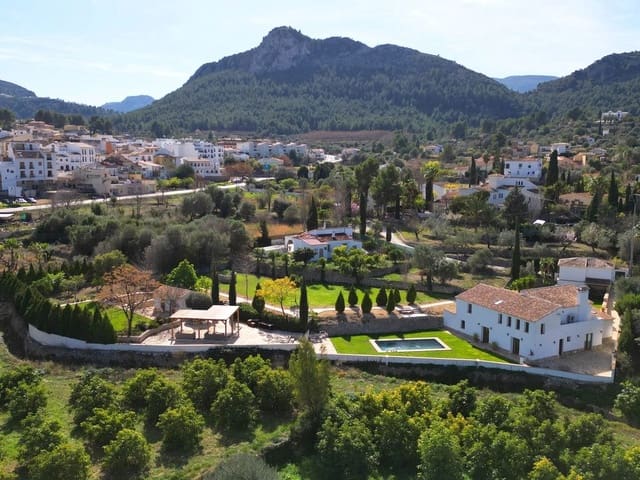 Finca/Casa Rural de 5 habitaciones en Orba en venta con piscina - 645.000 € (Ref: 9180612)
