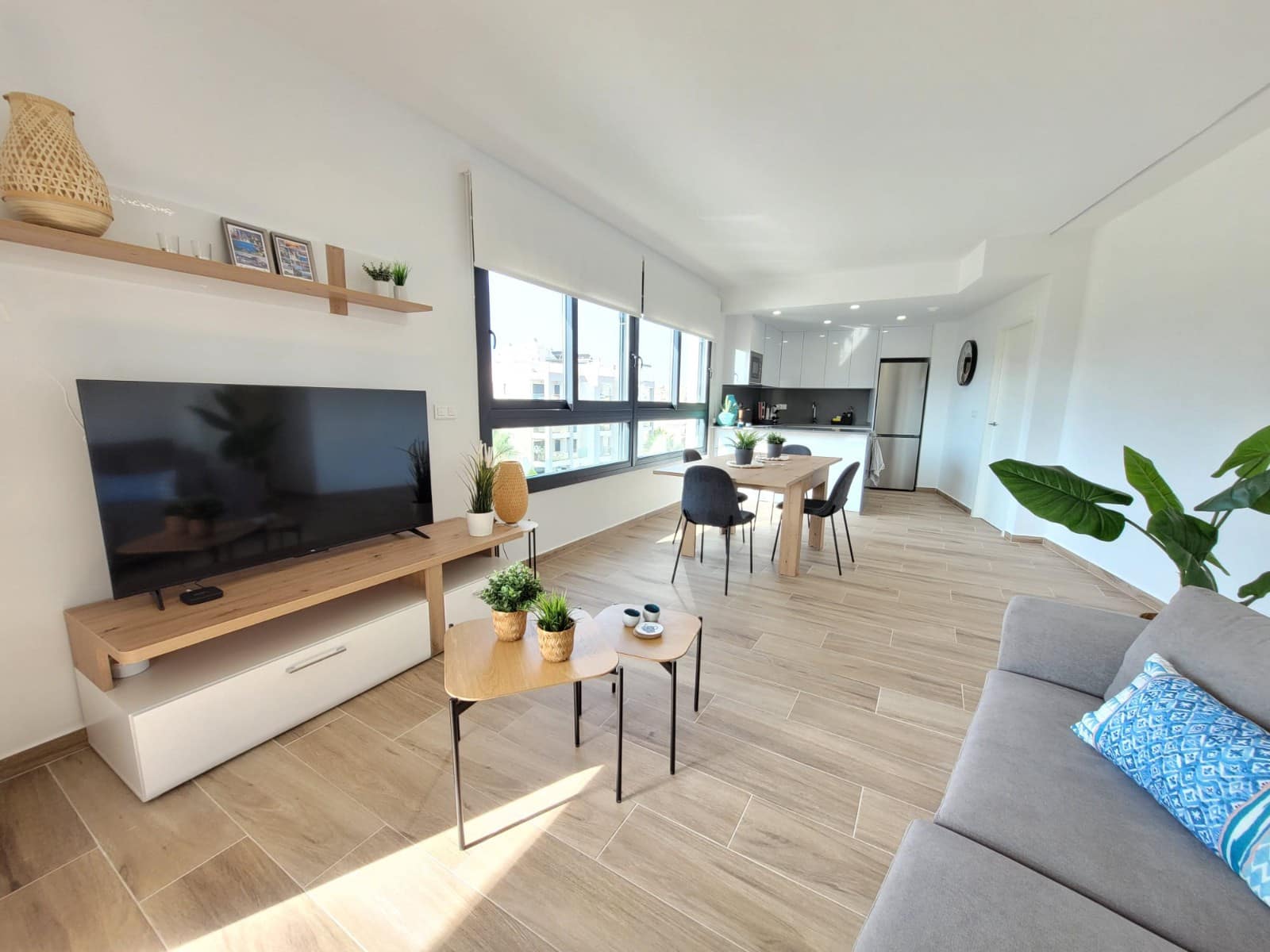 2 slaapkamer Appartement voor vakantieverhuur in Villamartin met zwembad garage - € 375 (Ref: 9181476)