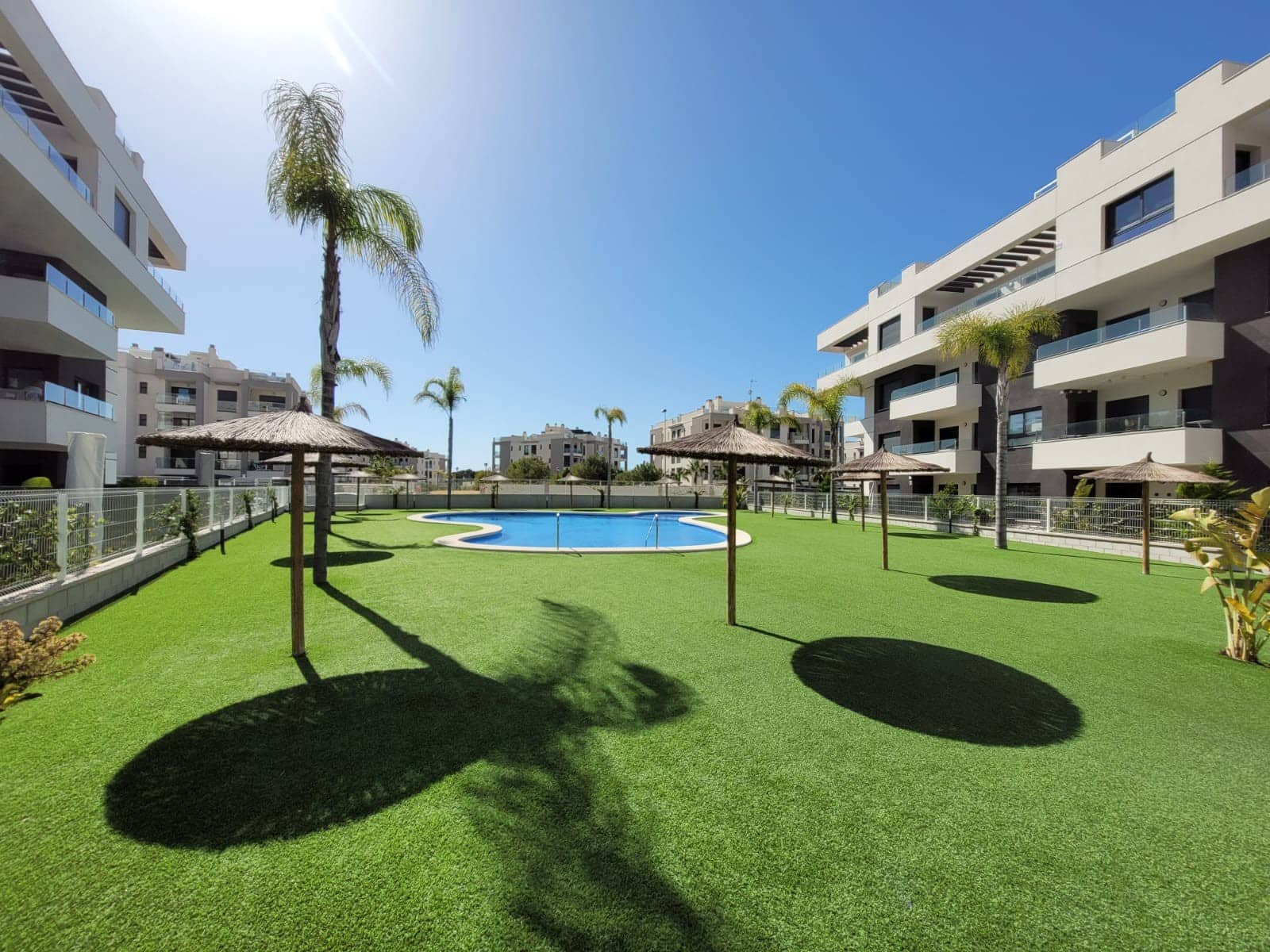 2 slaapkamer Appartement voor vakantieverhuur in Villamartin met zwembad garage - € 375 (Ref: 9181476)