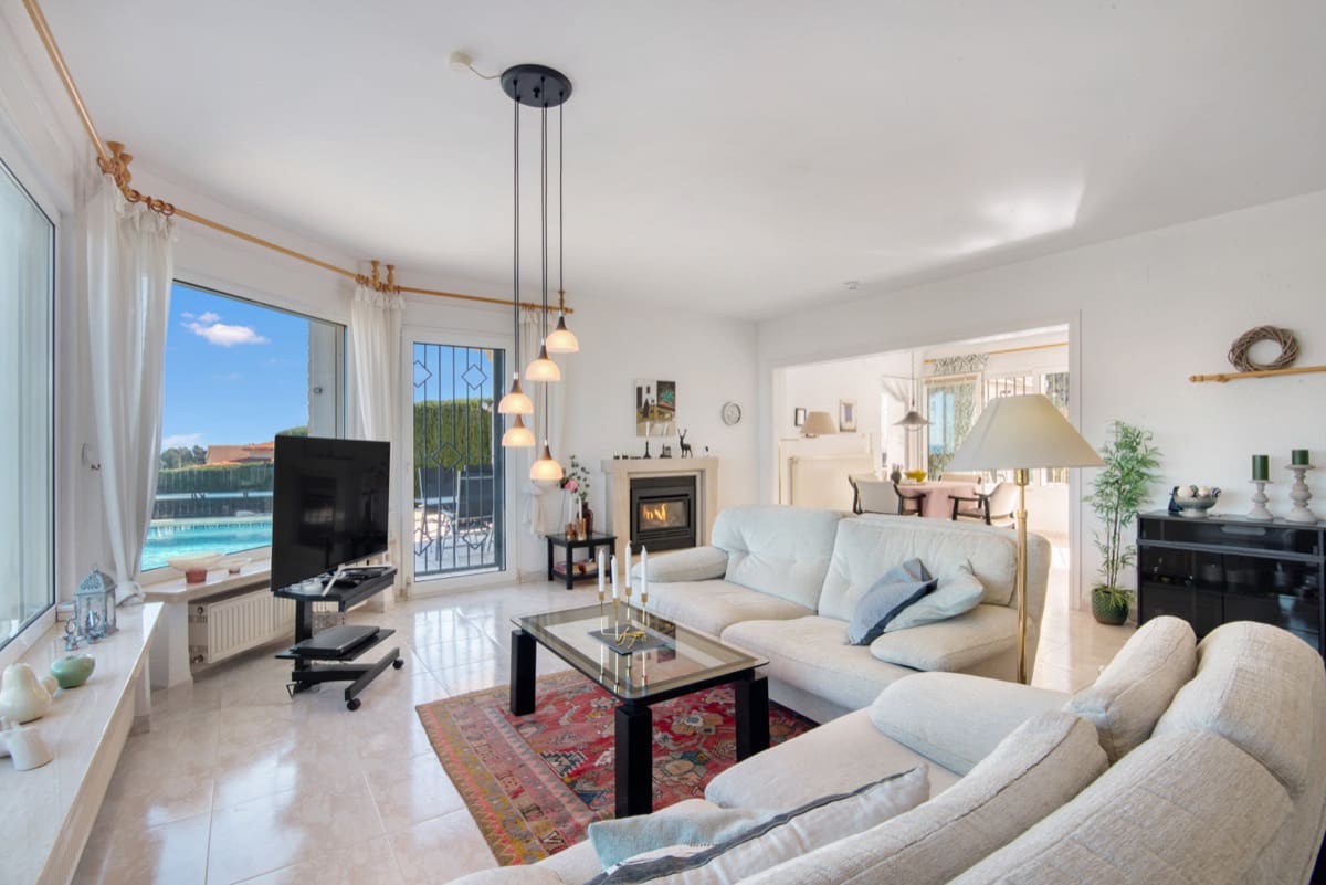 3 Zimmer Villa zu verkaufen in Denia mit Pool - 699.000 € (Ref: 9184401)