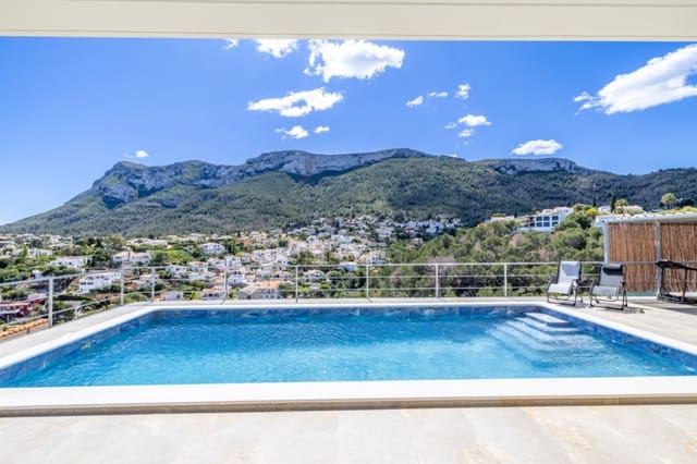 Chalet de 3 habitaciones en Dénia en venta con piscina - 980.000 € (Ref: 9184568)