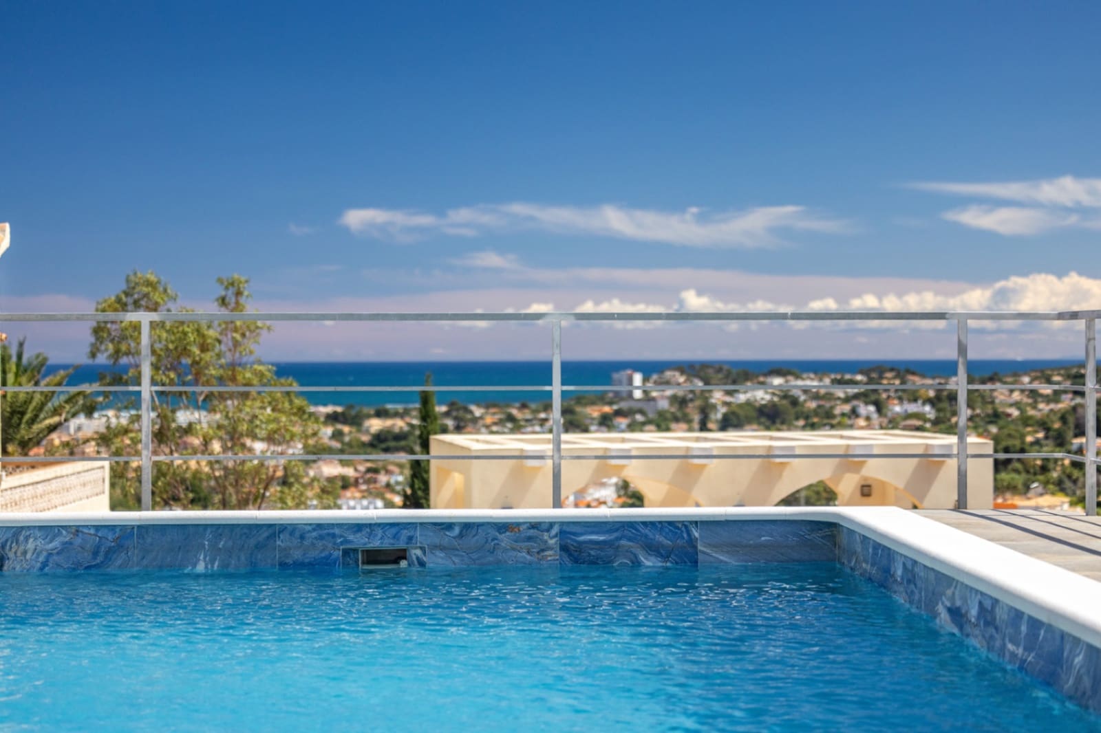 Chalet de 3 habitaciones en Dénia en venta con piscina - 980.000 € (Ref: 9184568)