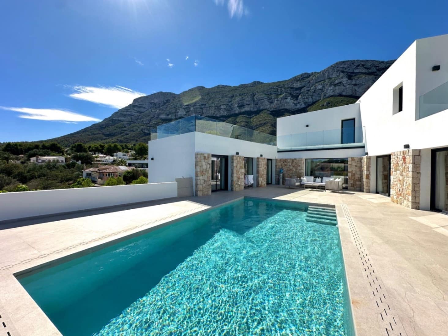 4 quarto Moradia para venda em Denia com piscina - 1 795 000 € (Ref: 9185707)