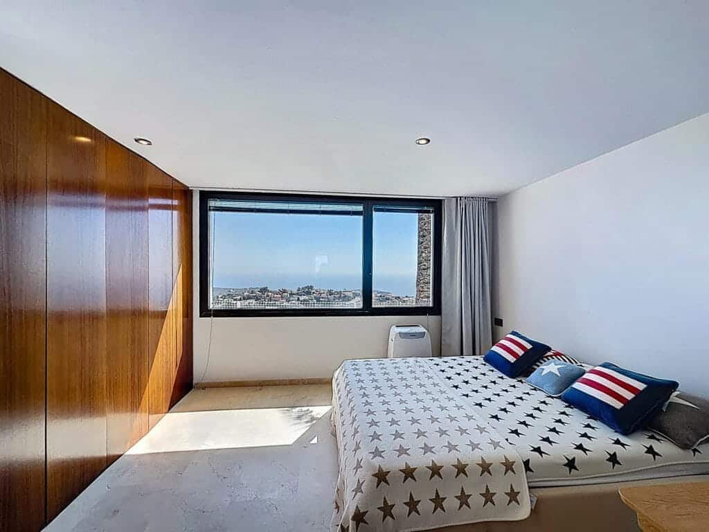 Chalet de 4 habitaciones en Moraira en venta con piscina - 2.350.000 € (Ref: 9198676)