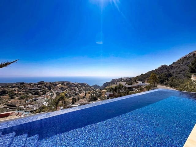 Chalet de 4 habitaciones en Casco Urbano, Teulada-Moraira en venta con piscina - 2.350.000 € (Ref: 9198676)