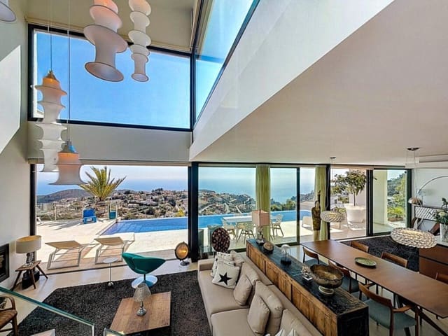 Chalet de 4 habitaciones en Casco Urbano, Teulada-Moraira en venta con piscina - 2.350.000 € (Ref: 9198676)