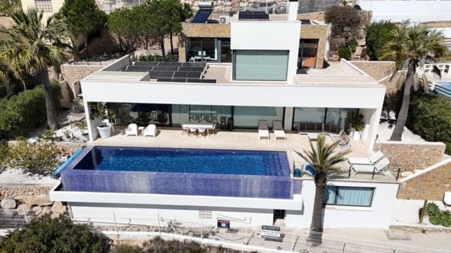 Chalet de 4 habitaciones en Casco Urbano, Teulada-Moraira en venta con piscina - 2.350.000 € (Ref: 9198676)