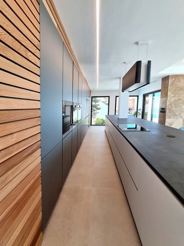 4 bedroom Villa for sale in Moraira, Teulada-Moraira - € 1,990,000 (Ref: 9219714)