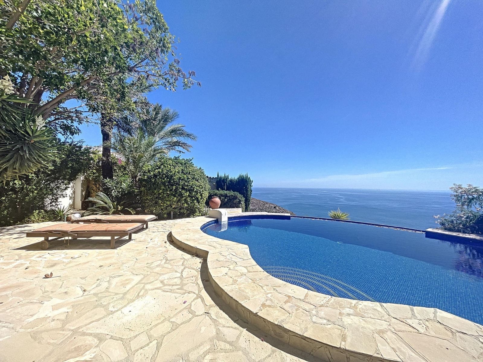 4 bedroom Villa for sale in Moraira with pool - € 1,545,000 (Ref: 9219716)