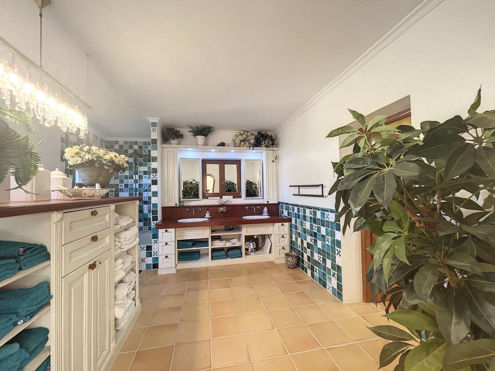 4 bedroom Villa for sale in Moraira with pool - € 1,545,000 (Ref: 9219716)