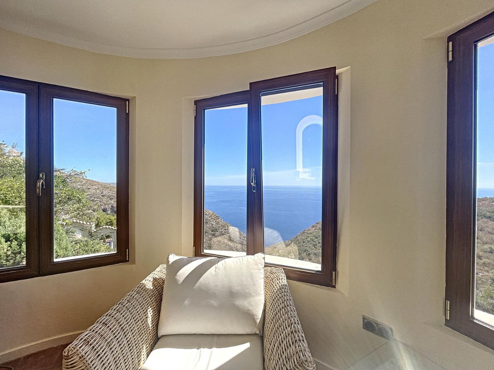 4 bedroom Villa for sale in Moraira with pool - € 1,545,000 (Ref: 9219716)