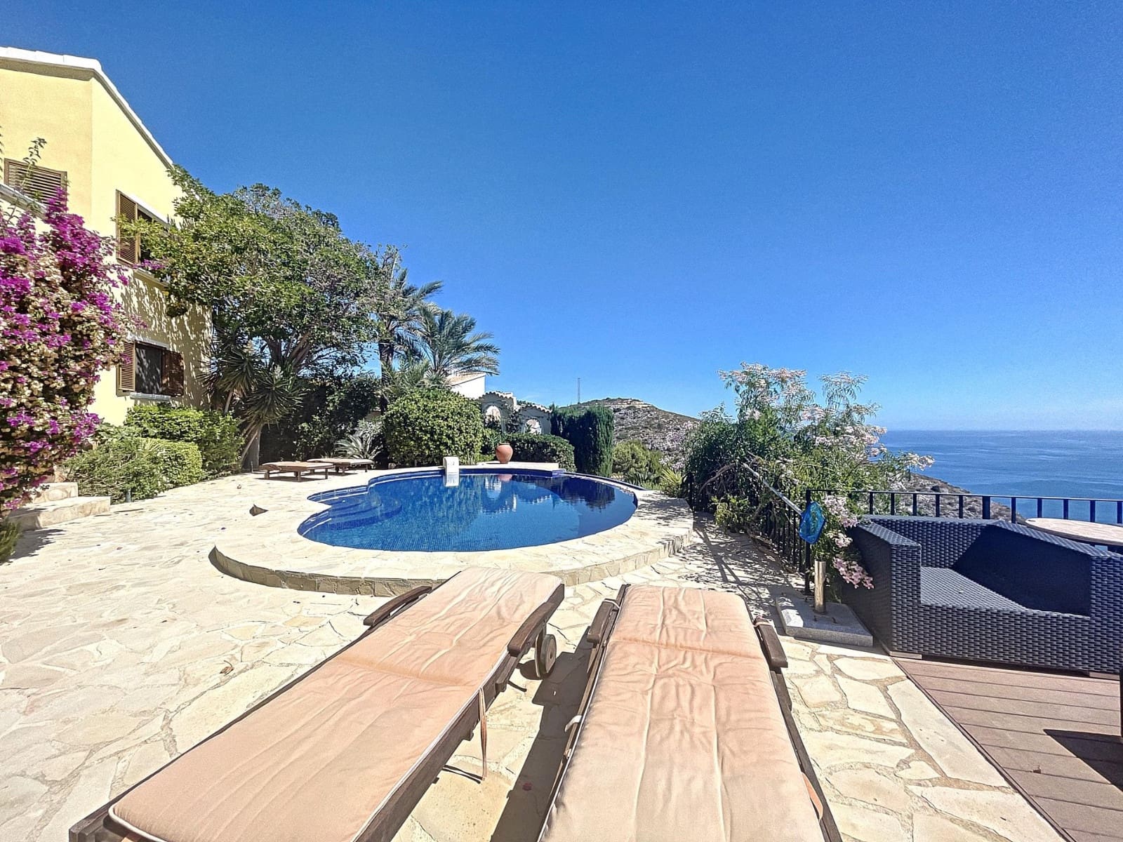 4 bedroom Villa for sale in Moraira with pool - € 1,545,000 (Ref: 9219716)
