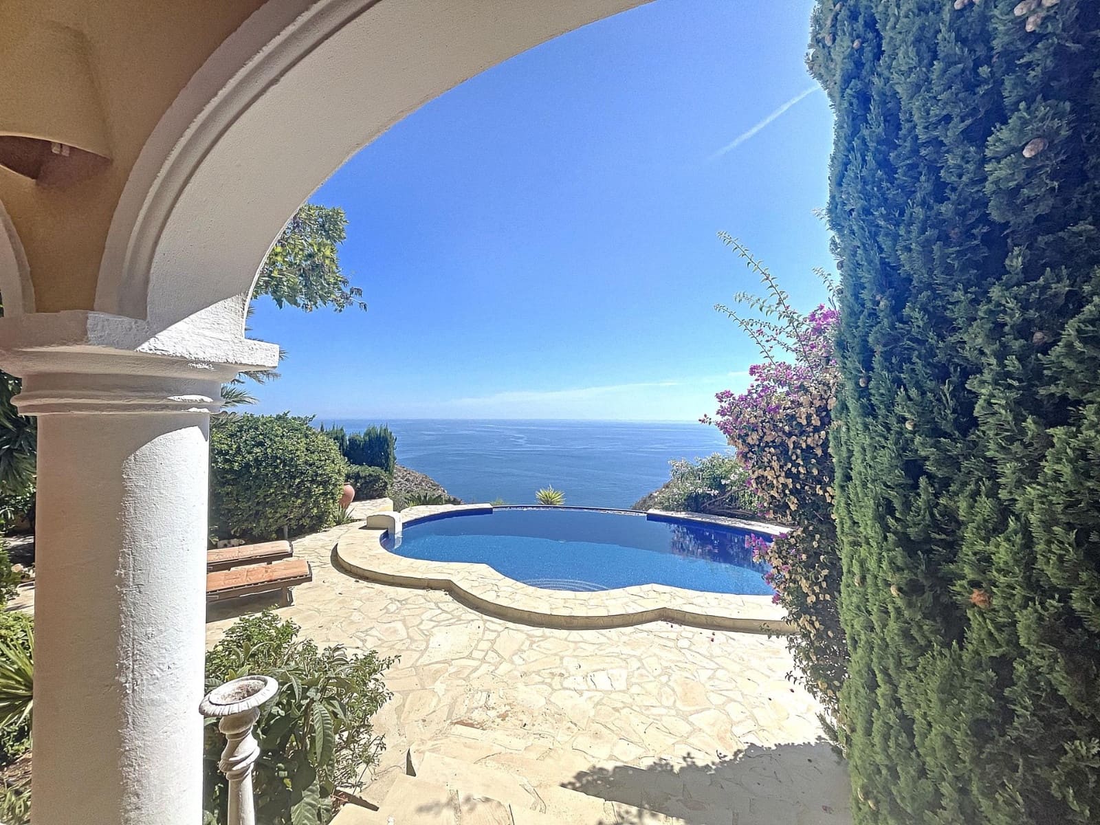 4 bedroom Villa for sale in Moraira with pool - € 1,545,000 (Ref: 9219716)