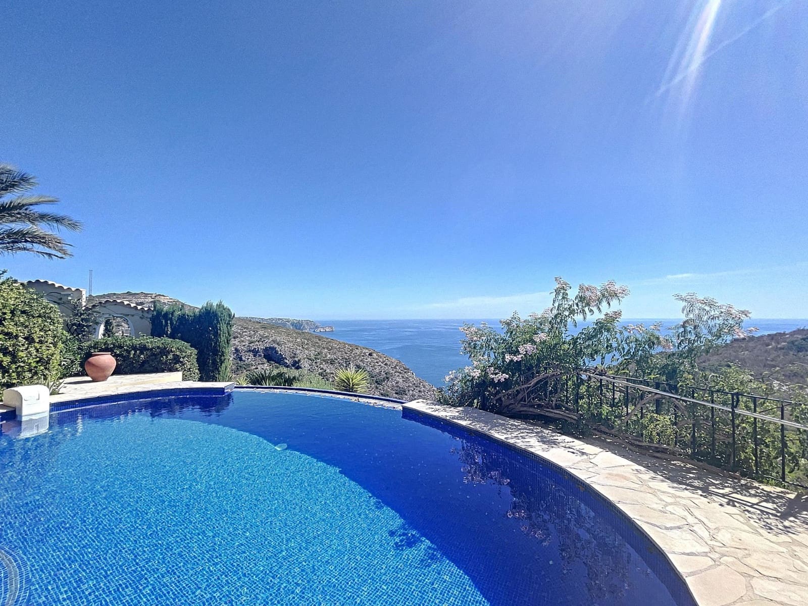 4 bedroom Villa for sale in Moraira with pool - € 1,545,000 (Ref: 9219716)