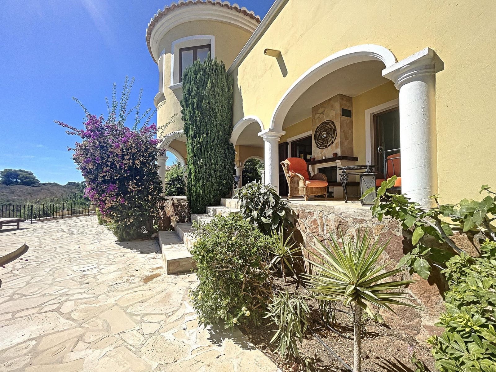 4 bedroom Villa for sale in Moraira with pool - € 1,545,000 (Ref: 9219716)