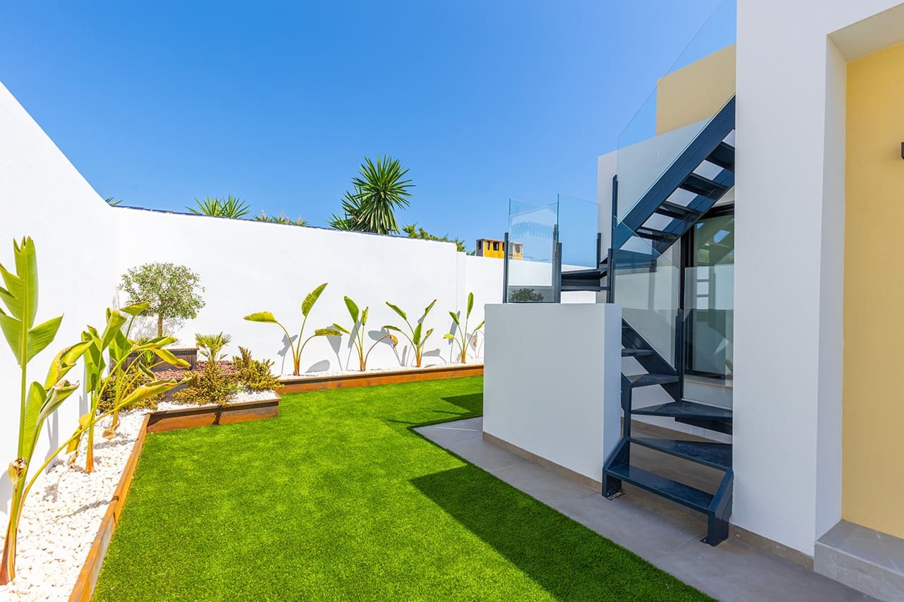 3 soveværelse Villa til salg i Torrevieja med swimmingpool - € 750.000 (Ref: 9237918)