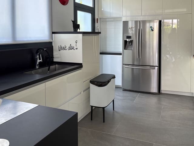 3 slaapkamer Villa te koop in Dénia met zwembad - € 900.000 (Ref: 9272088)