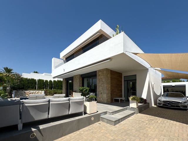 3 slaapkamer Villa te koop in Dénia met zwembad - € 900.000 (Ref: 9272088)