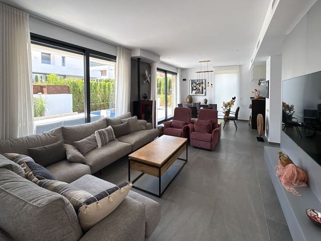 3 slaapkamer Villa te koop in Dénia met zwembad - € 900.000 (Ref: 9272088)