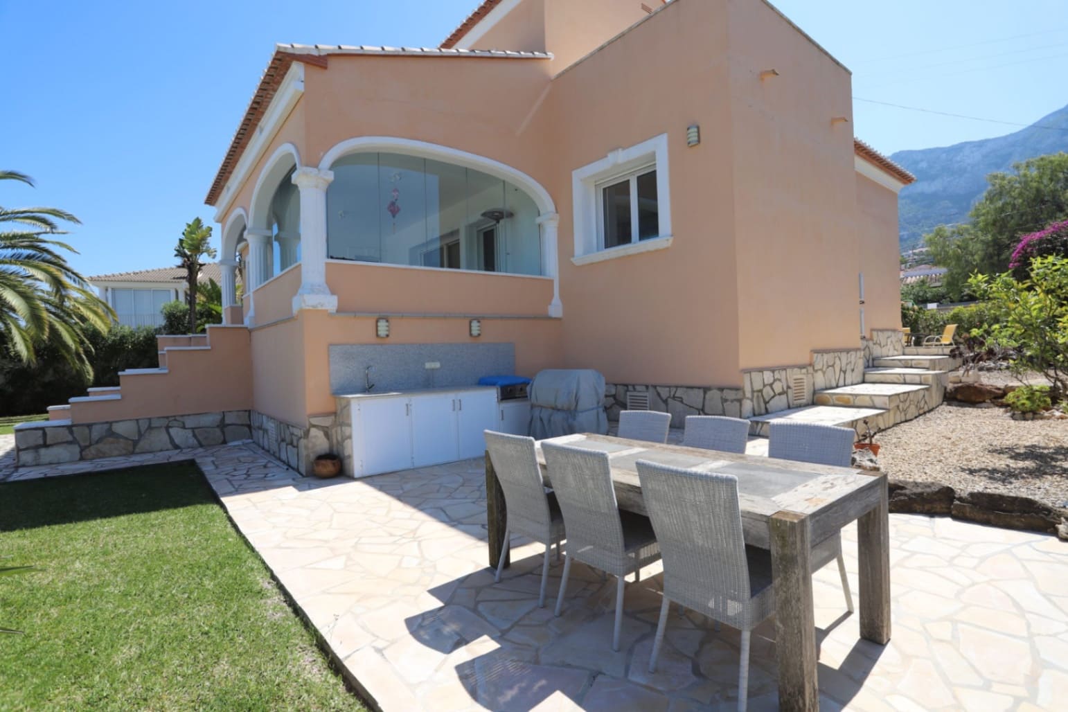 3 soveværelse Villa til salg i Denia med swimmingpool - € 745.000 (Ref: 9272902)