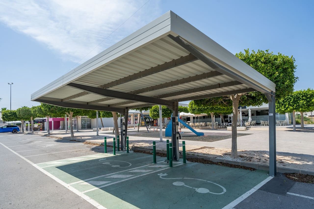 4 Zimmer Villa zu verkaufen in Orihuela Costa mit Pool Garage - 549.900 € (Ref: 9296093)