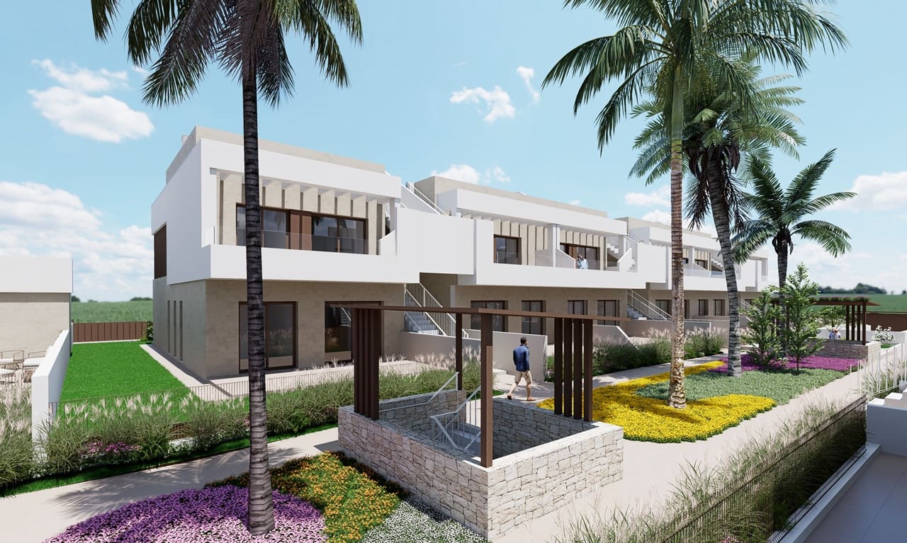 3 slaapkamer Villa te koop in Los Alcazares met zwembad - € 489.000 (Ref: 9311972)