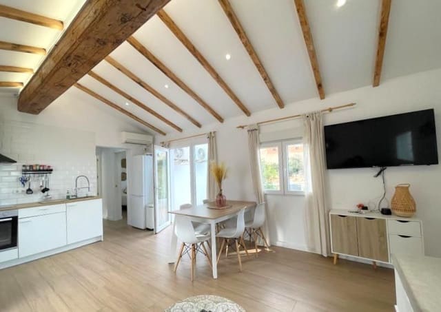 Chalet de 4 habitaciones en Dénia en venta con piscina - 480.000 € (Ref: 9344356)