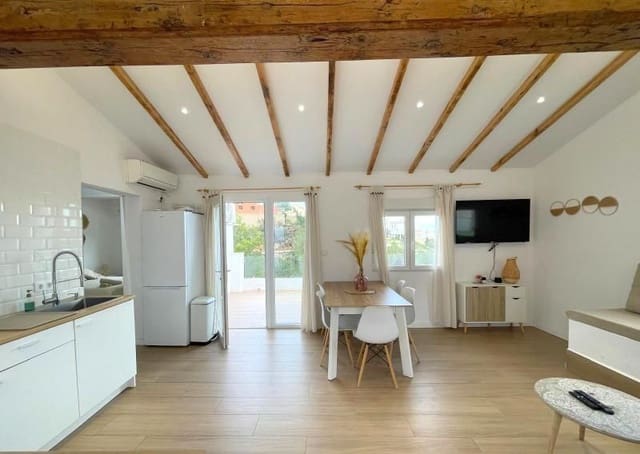 Chalet de 4 habitaciones en Dénia en venta con piscina - 480.000 € (Ref: 9344356)