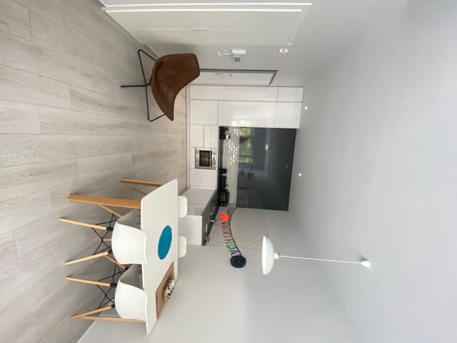 Apartamento de 2 habitaciones en Villamartin, Orihuela en venta - 250.000 € (Ref: 9358867)