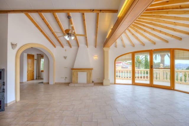 Chalet de 5 habitaciones en Moraira, Teulada-Moraira en venta con piscina - 745.000 € (Ref: 9359784)