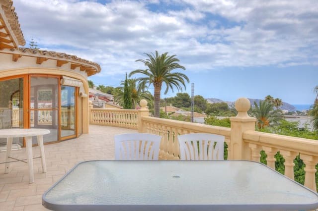 Chalet de 5 habitaciones en Moraira, Teulada-Moraira en venta con piscina - 745.000 € (Ref: 9359784)