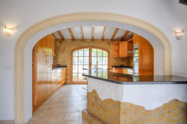 Chalet de 5 habitaciones en Moraira, Teulada-Moraira en venta con piscina - 745.000 € (Ref: 9359784)