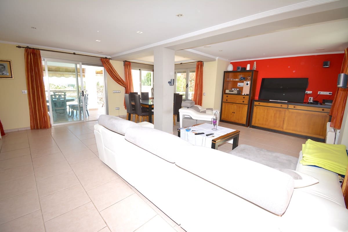 4 slaapkamer Villa te koop in Denia met zwembad - € 650.000 (Ref: 9376808)