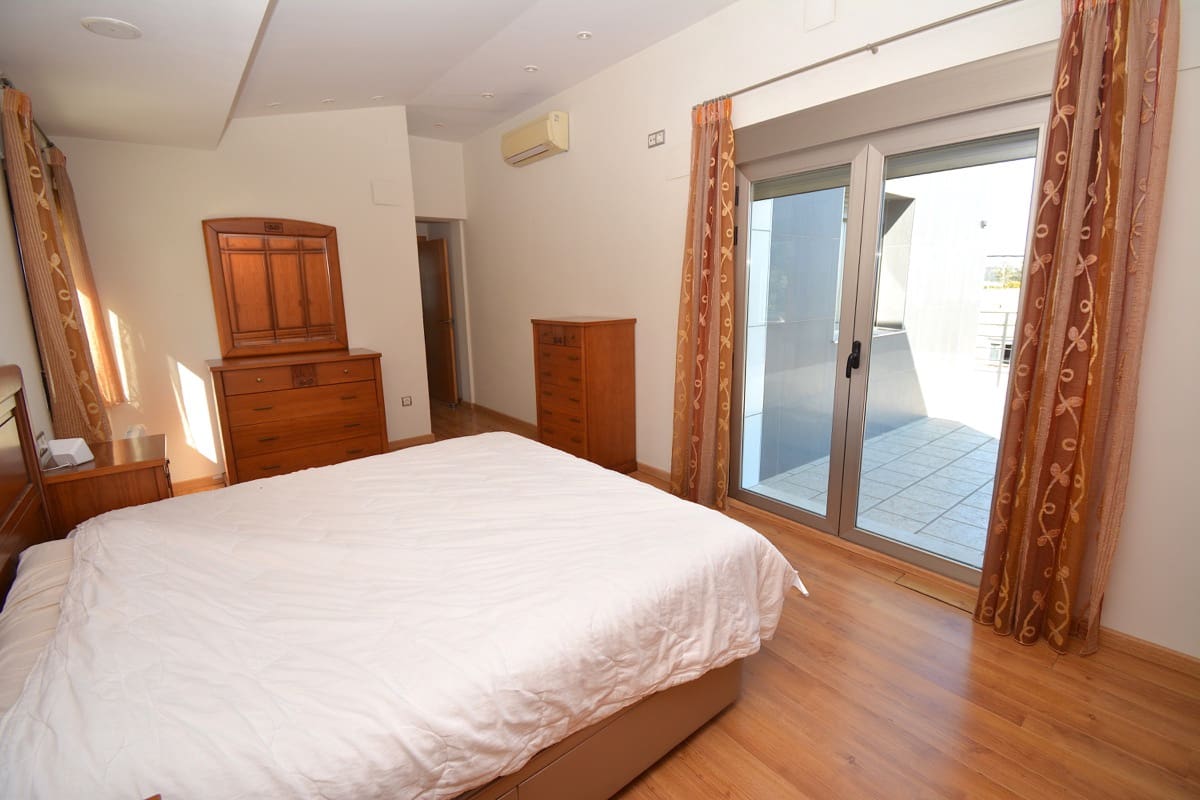 4 slaapkamer Villa te koop in Denia met zwembad - € 650.000 (Ref: 9376808)