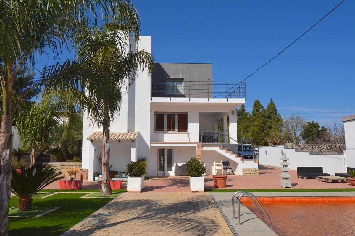 4 slaapkamer Villa te koop in Denia met zwembad - € 650.000 (Ref: 9376808)