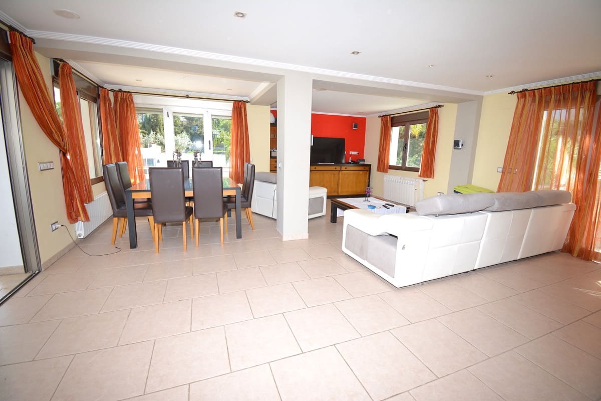 4 slaapkamer Villa te koop in Denia met zwembad - € 650.000 (Ref: 9376808)