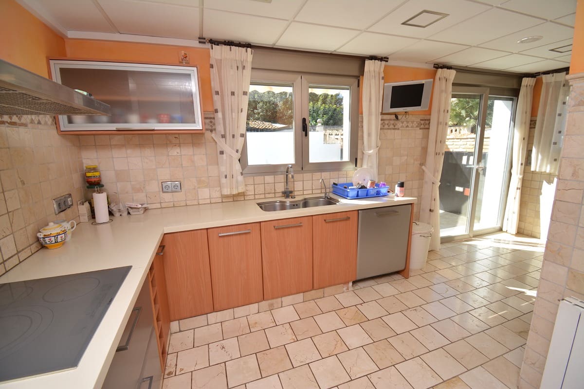 4 slaapkamer Villa te koop in Denia met zwembad - € 650.000 (Ref: 9376808)