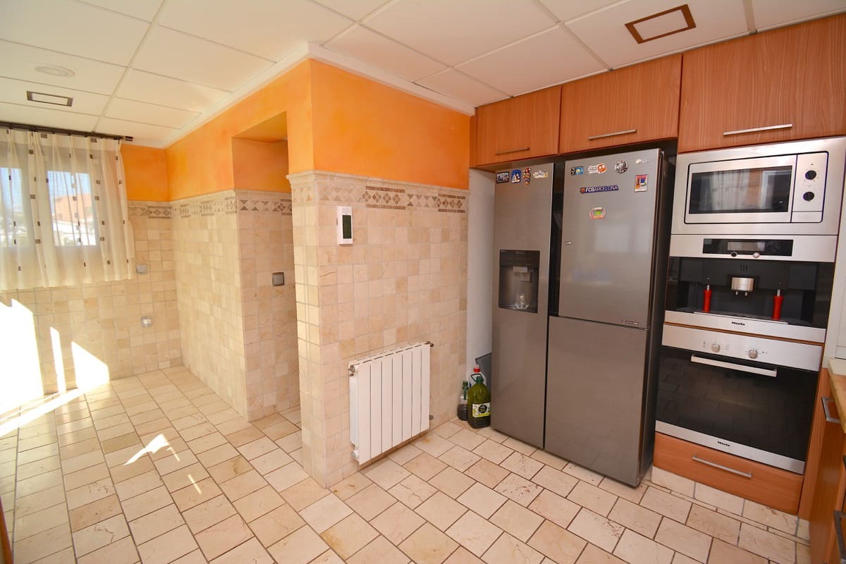 4 slaapkamer Villa te koop in Denia met zwembad - € 650.000 (Ref: 9376808)