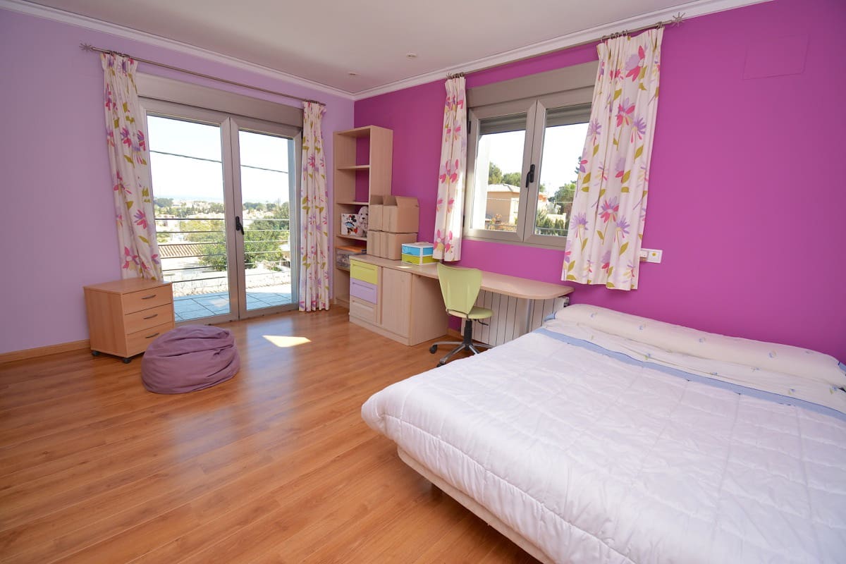 4 slaapkamer Villa te koop in Denia met zwembad - € 650.000 (Ref: 9376808)