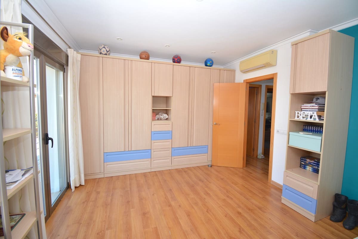 4 slaapkamer Villa te koop in Denia met zwembad - € 650.000 (Ref: 9376808)