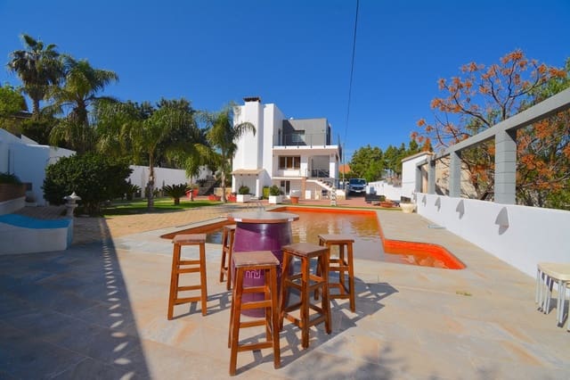 4 slaapkamer Villa te koop in Dénia met zwembad - € 650.000 (Ref: 9376808)