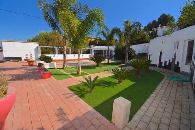 4 slaapkamer Villa te koop in Dénia met zwembad - € 650.000 (Ref: 9376808)